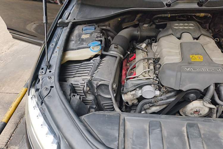 Used Audi Q7  Engine Bay Right