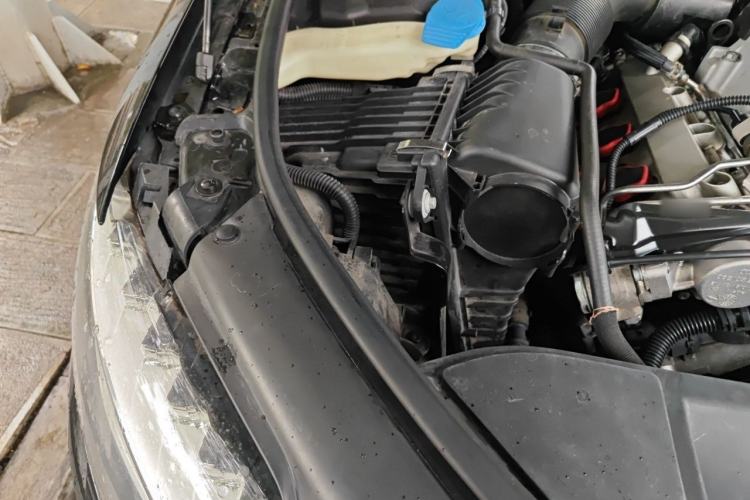 Used Audi Q7 2013 35 TFSI Ambition Edition Engine Bay Right