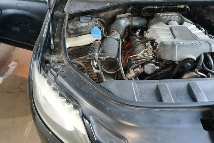 Used Audi Q7 2013 35 TFSI Comfort Model Engine Bay Right