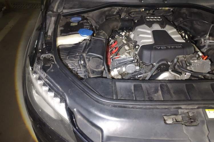 Used Audi Q7 2013 35 TFSI Ambition Edition Engine Bay Right