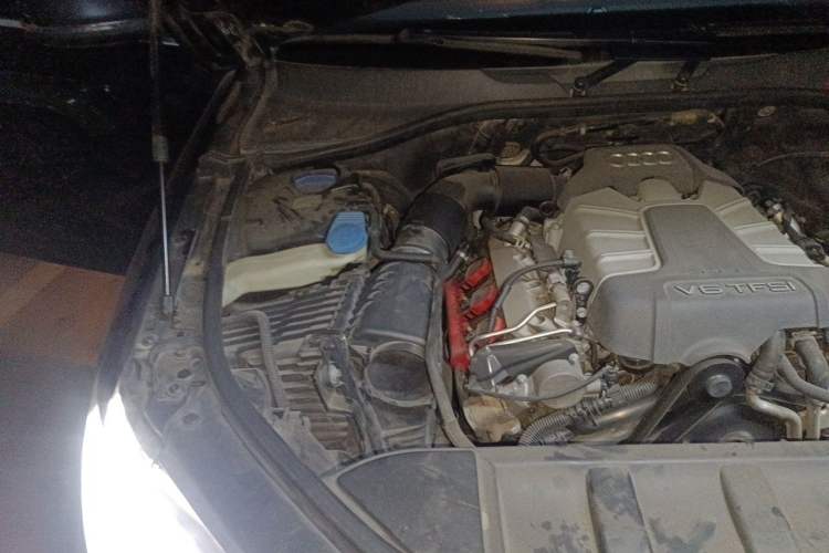Used Audi Q7 2013 35 TFSI Technology Edition Engine Bay Right