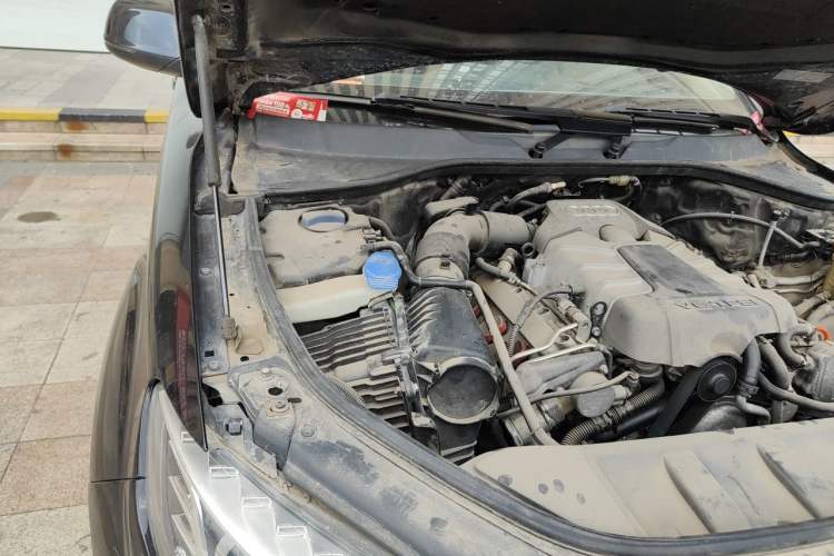 Used Audi Q7 2013 35 TFSI Ambition Edition Engine Bay Right