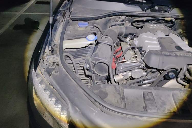 Used Audi Q7 2013 35 TFSI Technology Edition Engine Bay Right