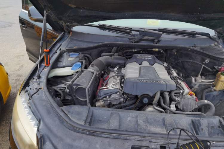 Used Audi Q7 2013 35 TFSI Ambition Edition Engine Bay Right