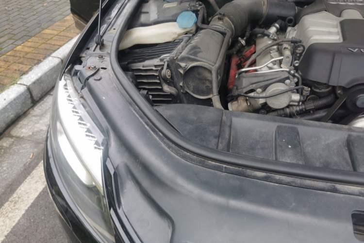 Used Audi Q7 2013 35 TFSI Ambition Edition Engine Bay Right