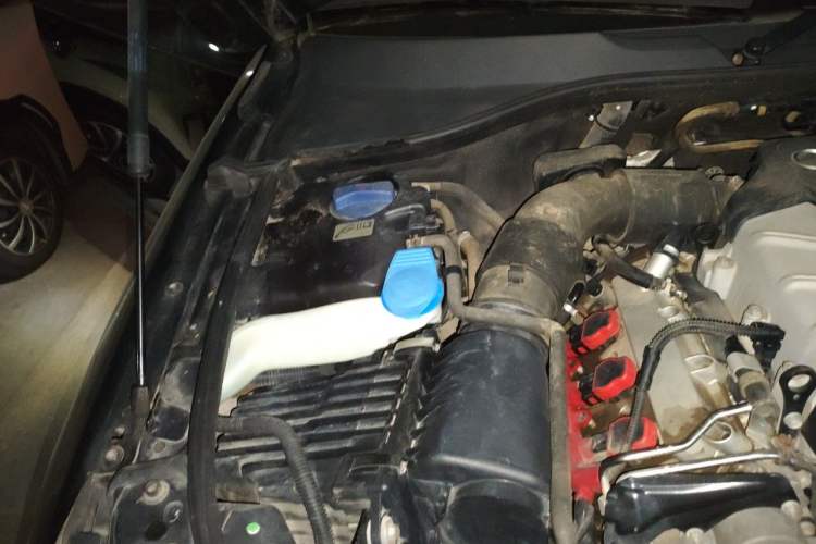 Used Audi Q7 2013 35 TFSI Ambition Edition Engine Bay Right