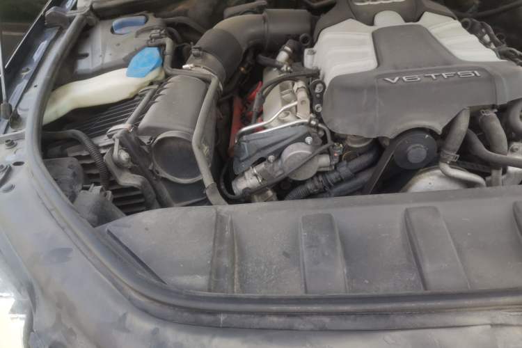 Used Audi Q7 2013 35 TFSI Ambition Edition Engine Bay Right