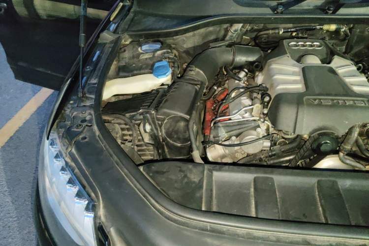 Used Audi Q7 2013 40 TFSI Technology Edition Engine Bay Right