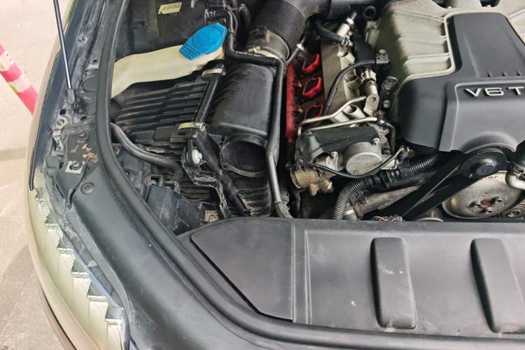 Used Audi Q7 2013 35 TFSI Ambition Edition Engine Bay Right