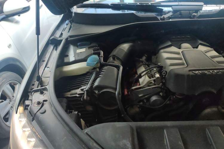 Used Audi Q7 2013 35 TFSI Ambition Edition Engine Bay Right