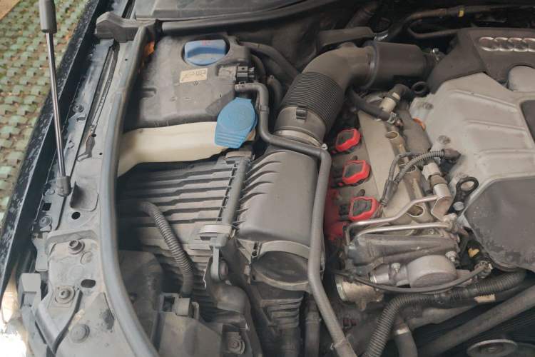 Used Audi Q7 2013 35 TFSI Ambition Edition Engine Bay Right