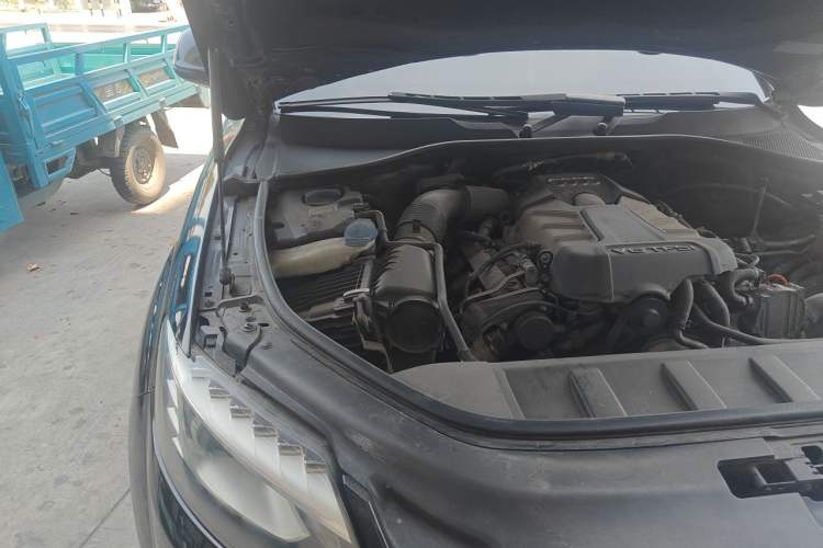 Used Audi Q7 2013 35 TFSI Ambition Edition Engine Bay Right