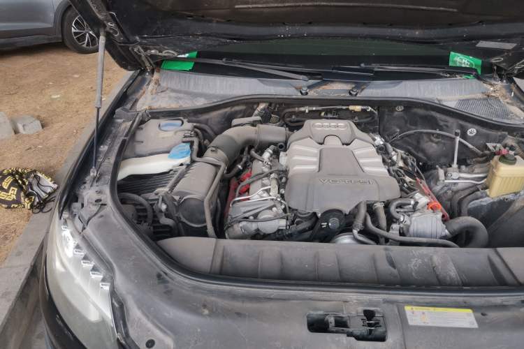 Used Audi Q7 2013 35 TFSI Comfort Model Engine Bay Right