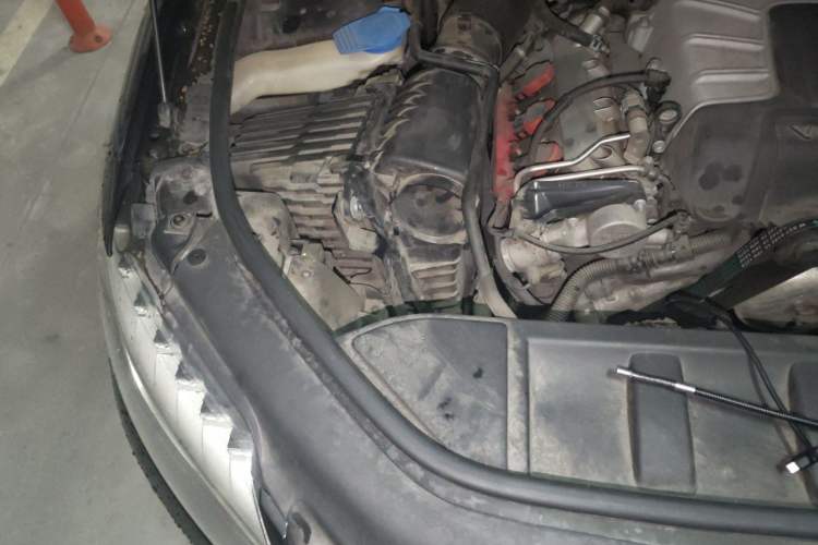 Used Audi Q7 2013 35 TFSI Comfort Model Engine Bay Right