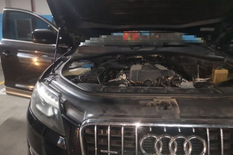 Used Audi Q7  Engine Bay Right