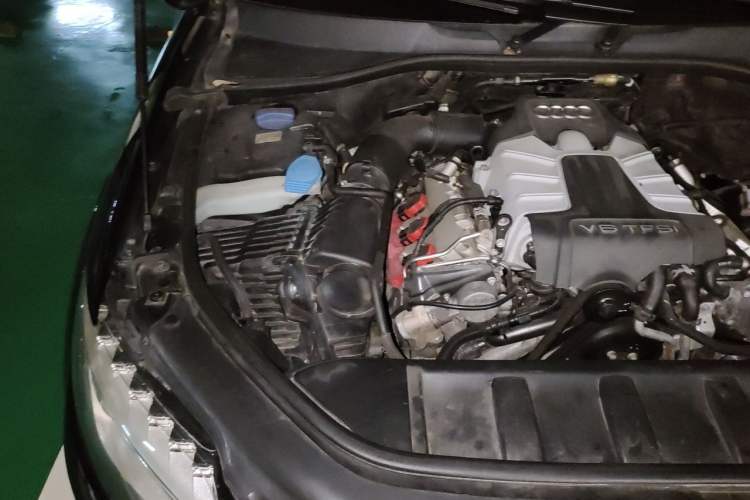 Used Audi Q7 2013 35 TFSI Comfort Model Engine Bay Right