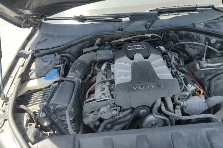 Used Audi Q7 2013 35 TFSI Ambition Edition Engine Bay Right