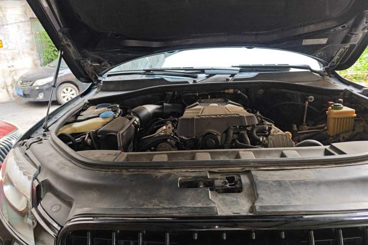 Used Audi Q7 2013 35 TFSI Technology Edition Engine Bay Right