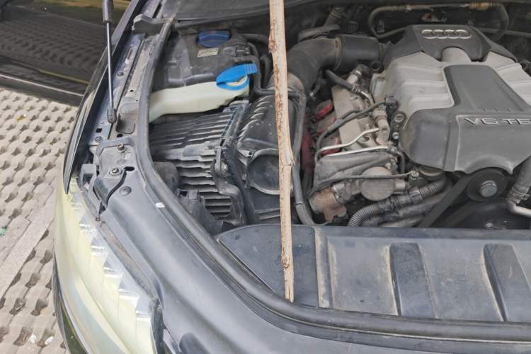 Used Audi Q7 2013 35 TFSI Technology Edition Engine Bay Right