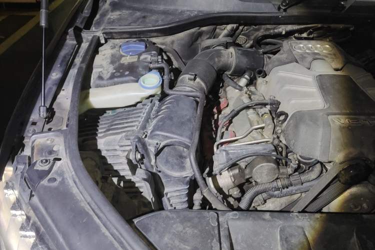 Used Audi Q7 2013 35 TFSI Ambition Edition Engine Bay Right