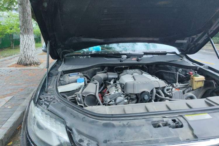 Used Audi Q7 2013 35 TFSI Ambition Edition Engine Bay Right