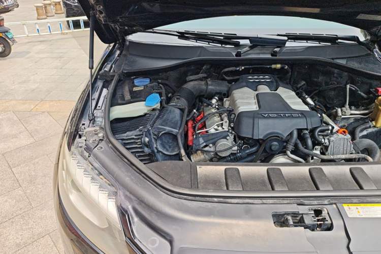 Used Audi Q7 2013 35 TFSI Technology Edition Engine Bay Right