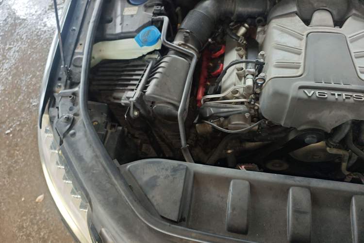 Used Audi Q7 2013 40 TFSI Technology Edition Engine Bay Right