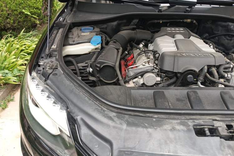 Used Audi Q7 2013 35 TFSI Technology Edition Engine Bay Right