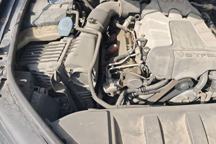 Used Audi Q7 2013 35 TFSI Ambition Edition Engine Bay Right