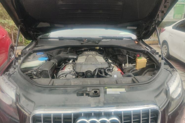 Used Audi Q7 2013 35 TFSI Comfort Model Engine Bay