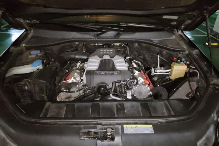 Used Audi Q7 2013 35 TFSI Comfort Model Engine Bay