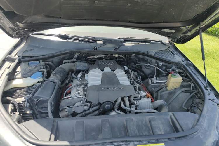 Used Audi Q7 2013 35 TFSI Ambition Edition Engine Bay