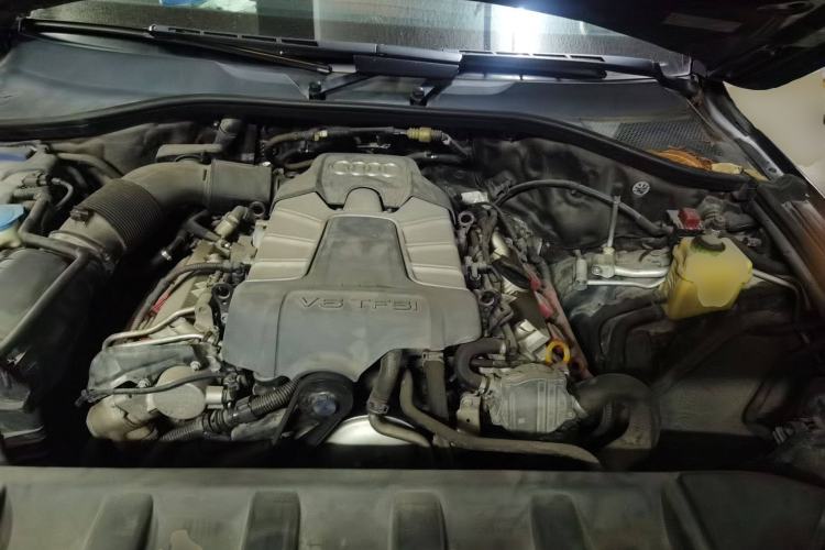 Used Audi Q7 2013 35 TFSI Ambition Edition Engine Bay