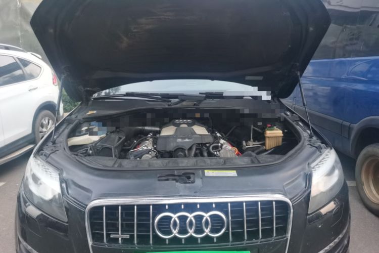 Used Audi Q7 2013 35 TDI Leading Model Engine Bay