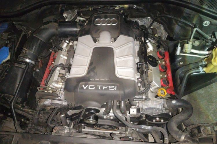 Used Audi Q7 2013 35 TFSI Technology Edition Engine Bay