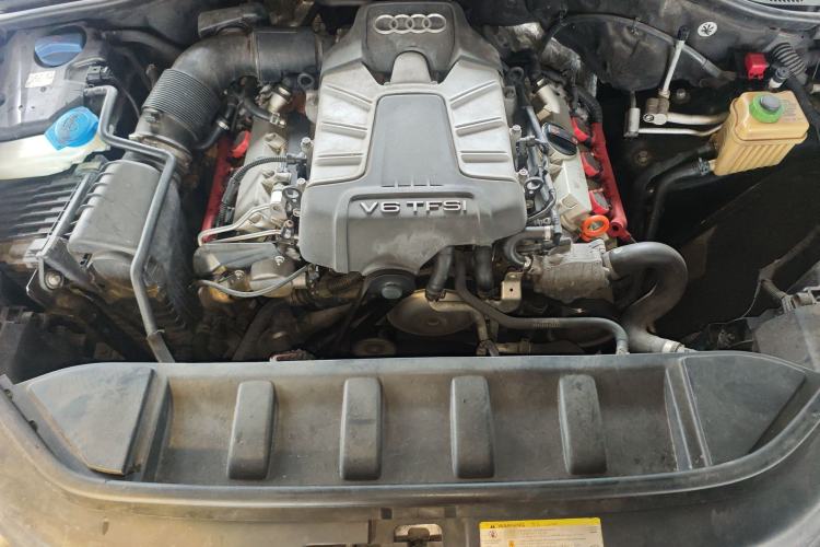 Used Audi Q7 2013 40 TFSI Technology Edition Engine Bay