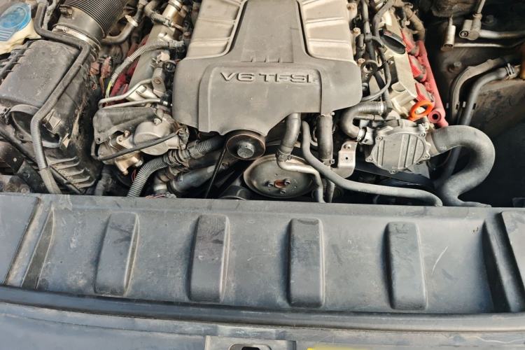 Used Audi Q7 2013 35 TFSI Exclusive Edition Engine Bay