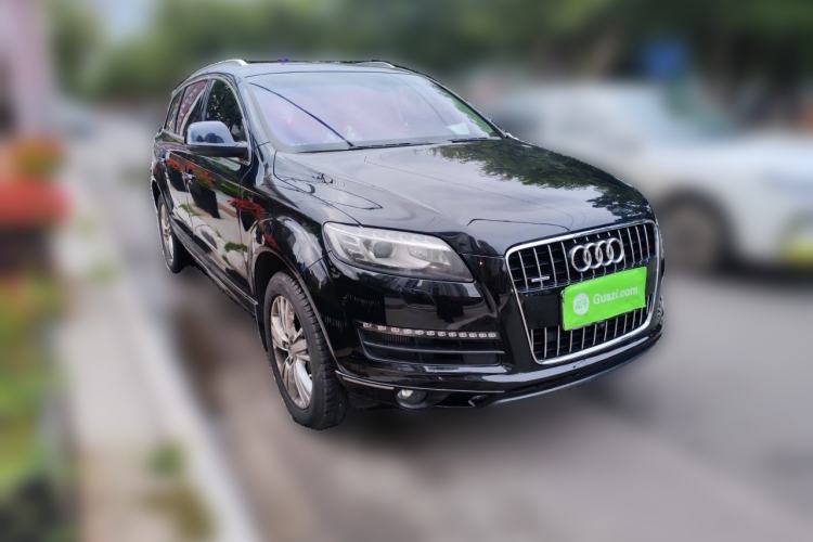 Used Audi Q7  Front Right 45 Deg