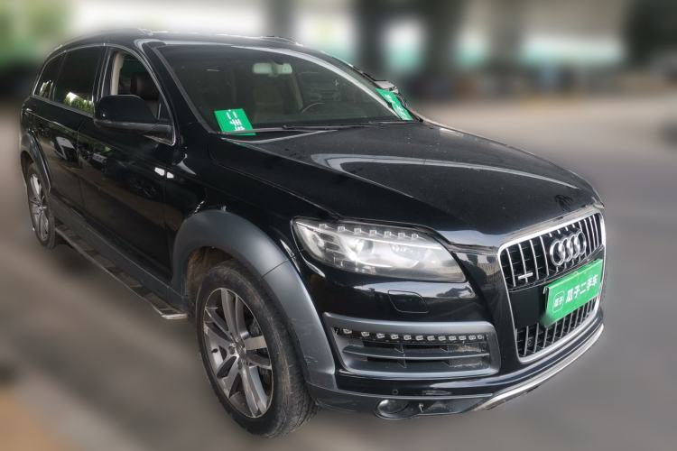Used Audi Q7 2013 35 TFSI Comfort Model Front Right 45 Deg