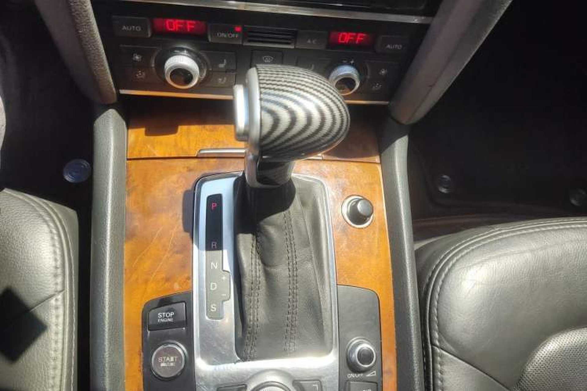 Used Audi Q7 2013 35 TFSI Ambition Edition Gear Lever