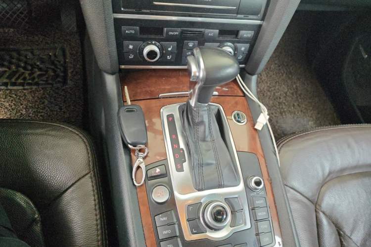 Used Audi Q7 2013 35 TDI Exclusive Edition Gear Lever