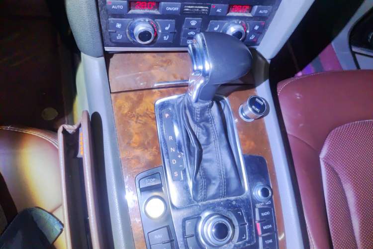 Used Audi Q7 2013 35 TDI Leading Model Gear Lever