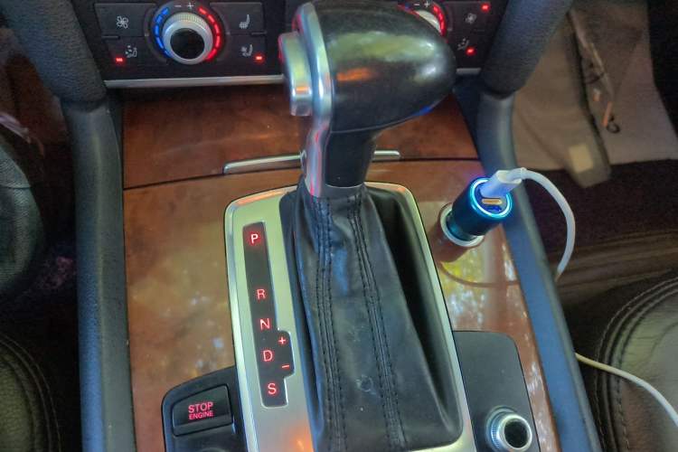 Used Audi Q7 2013 35 TFSI Ambition Edition Gear Lever
