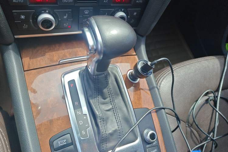 Used Audi Q7 2013 35 TFSI Ambition Edition Gear Lever
