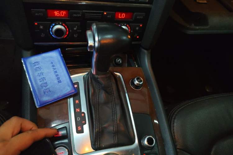 Used Audi Q7 2013 35 TFSI Technology Edition Gear Lever