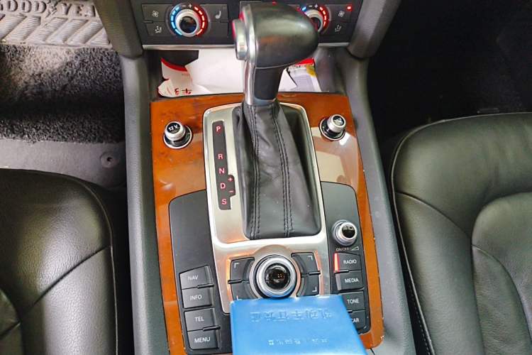 Used Audi Q7 2013 35 TFSI Ambition Edition Gear Lever