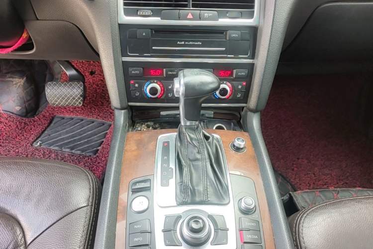 Used Audi Q7 2013 35 TFSI Ambition Edition Gear Lever