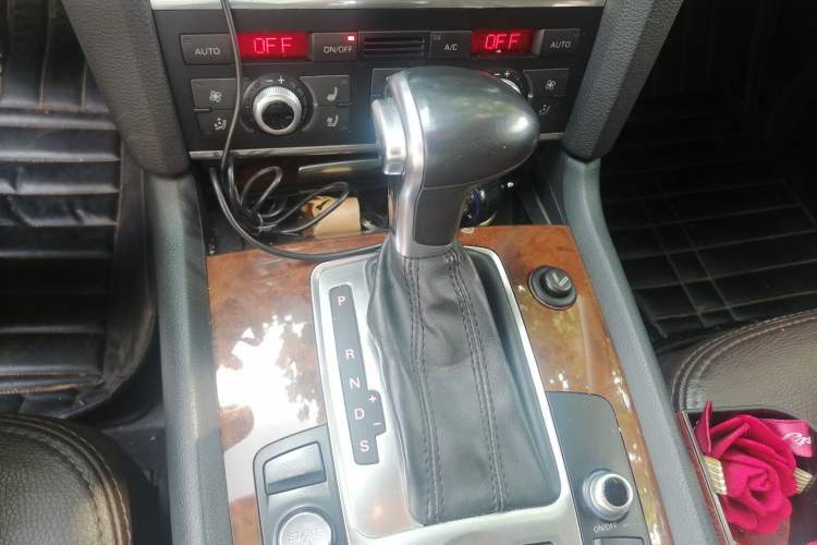Used Audi Q7  Gear Lever