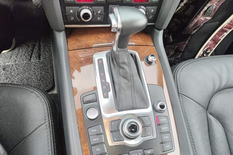 Used Audi Q7 2013 35 TFSI Ambition Edition Gear Lever