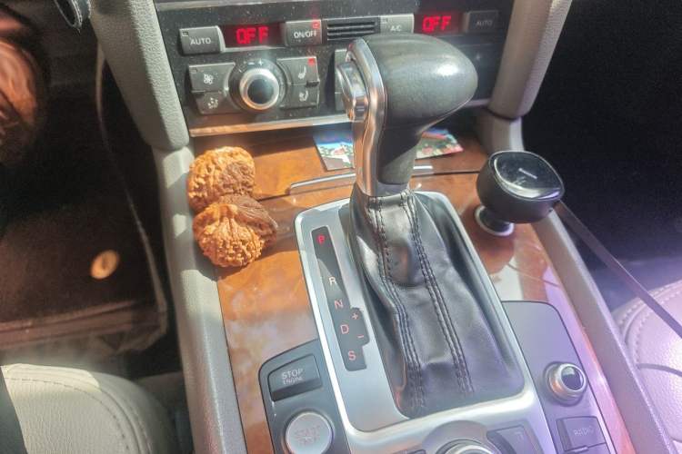 Used Audi Q7 2013 35 TFSI Ambition Edition Gear Lever